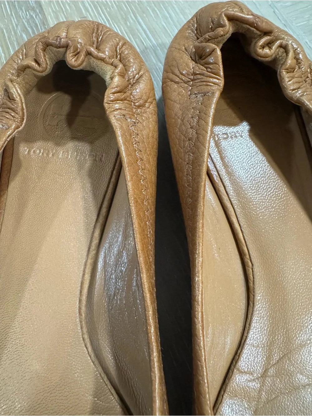 Tory Burch Cognac Leather Logo Ballet Flats size 7 Workwear Vacation Casual